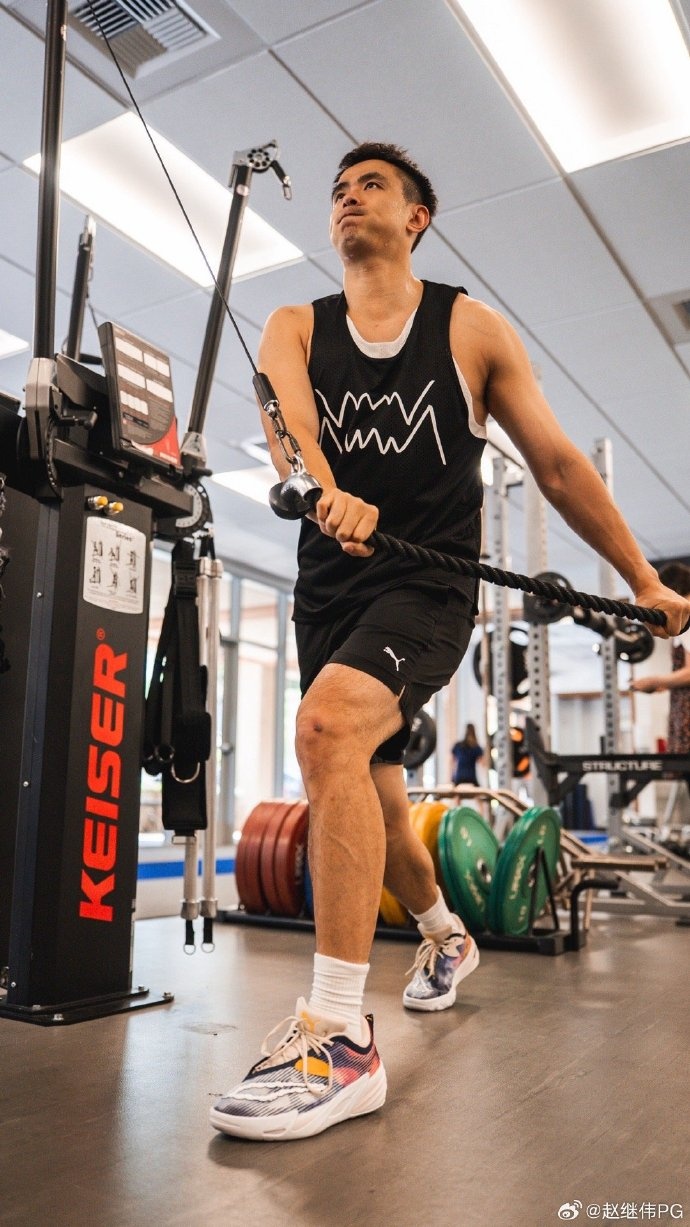 天博APP-赵继伟社媒分享多张近照：曾有机会见到科比但都错过了 珍惜当下