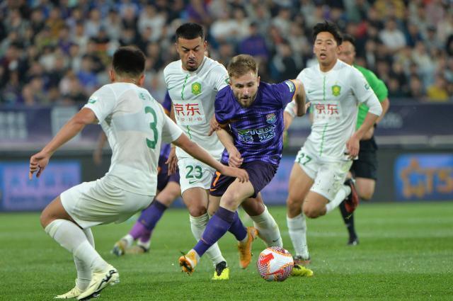 天博下载-【中超】曹永竞破门张源染红 10人国安客场1比0天津