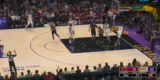 天博下载-东契奇三分手起刀落稳稳命中，得到20分&amp;amp;追平科比单月纪录